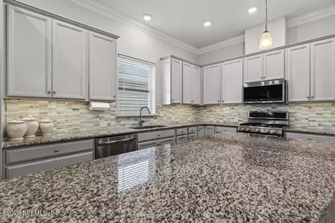 Kitchen - 255 Dalton Cir, Saint Augustine, FL 32092 photo 3 of 8