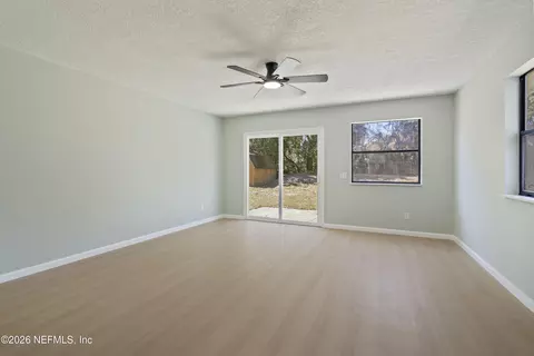 Living - 3640 Fort Peyton Cir, Saint Augustine, FL 32086 photo 6 of 7