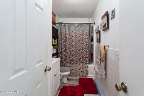 Bath - 119 Oak Way, Interlachen, FL 32148 photo 1 of 1