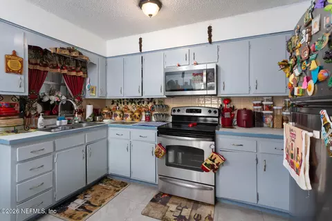 Kitchen - 119 Oak Way, Interlachen, FL 32148 photo 1 of 1