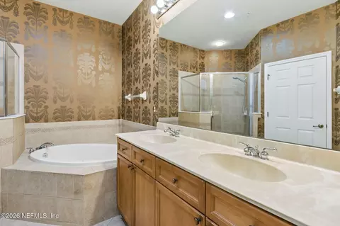 Bath - 200 Paseo Terraza #206, Saint Augustine, FL 32095 photo 2 of 4