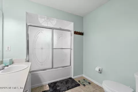 Bath - 1991 Eclipse Dr, Middleburg, FL 32068 photo 2 of 3