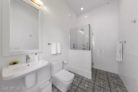 Bath - 195 15th St, Atlantic Beach, FL 32233 photo 1 of 4