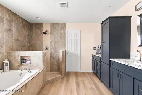 Bath - 3114 Double Oaks Dr, Jacksonville, FL 32226 photo 4 of 7