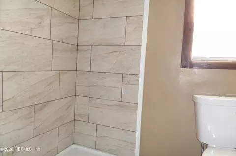 Bath - 1317 E 3rd St, Jacksonville, FL 32206 photo 3 of 4