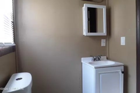 Bath - 1317 E 3rd St, Jacksonville, FL 32206 photo 2 of 4