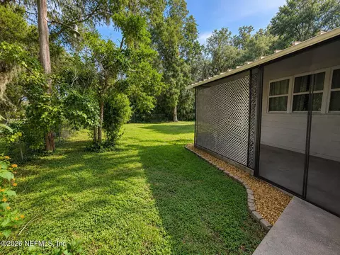 Exterior - 423 Holiday Dr, Interlachen, FL 32148 photo 2 of 5