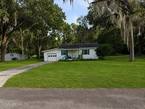 Exterior - 423 Holiday Dr, Interlachen, FL 32148 photo 1 of 5