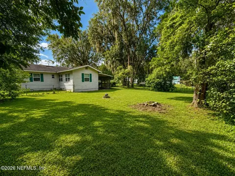 Exterior - 423 Holiday Dr, Interlachen, FL 32148 photo 4 of 5