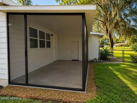 Exterior - 423 Holiday Dr, Interlachen, FL 32148 photo 3 of 5