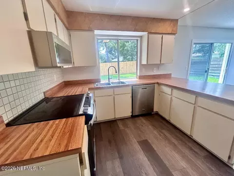 Kitchen - 702 Nieves Ln, Saint Augustine, FL 32086 photo 6 of 9