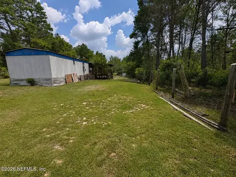 111 Ontario St, Interlachen, FL 32148 photo 2