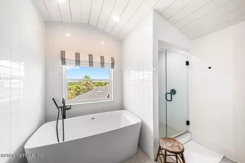 Bath - 1960 Beach Ave, Atlantic Beach, FL 32233 photo 2 of 5