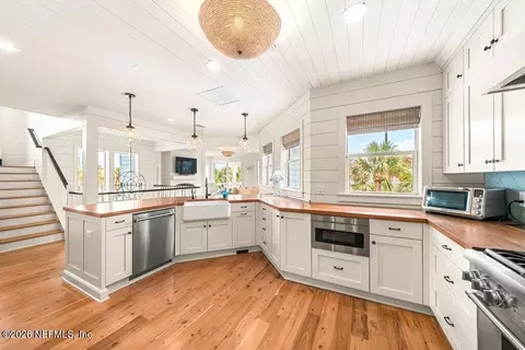 Kitchen - 1960 Beach Ave, Atlantic Beach, FL 32233 photo 4 of 6