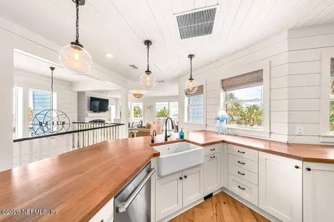 Kitchen - 1960 Beach Ave, Atlantic Beach, FL 32233 photo 5 of 6