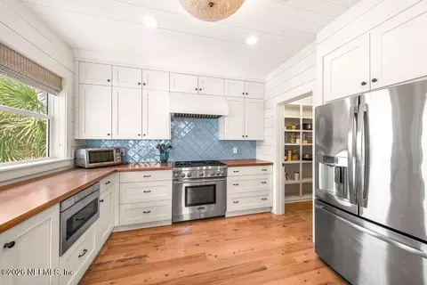 Kitchen - 1960 Beach Ave, Atlantic Beach, FL 32233 photo 3 of 6
