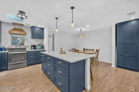 Kitchen - 829 Rita Cir, Saint Augustine, FL 32086 photo 4 of 6