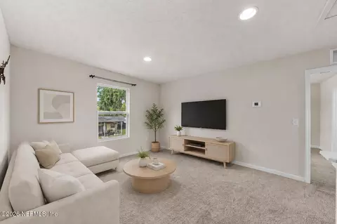 Living - 764 Constitution Pl, Macclenny, FL 32063 photo 5 of 5