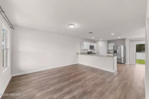 Living - 764 Constitution Pl, Macclenny, FL 32063 photo 2 of 5