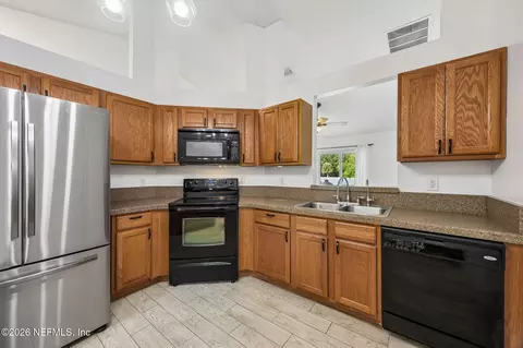 Kitchen - 861835 Worthington Dr, Yulee, FL 32097 photo 2 of 2