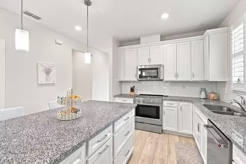 Kitchen - 135 Fairlake Cir, Saint Augustine, FL 32092 photo 5 of 7