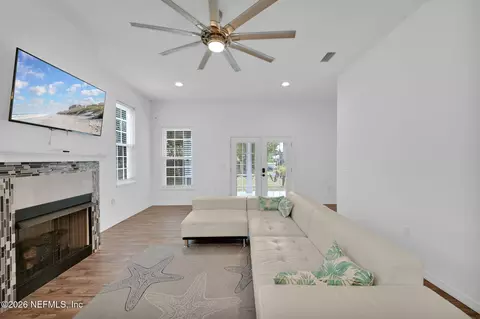 Living - 4 E San Carlos Ave, Saint Augustine, FL 32084 photo 4 of 4