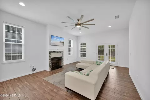 Living - 4 E San Carlos Ave, Saint Augustine, FL 32084 photo 2 of 4