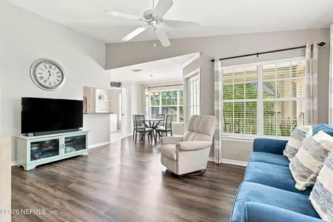 7800 Point Meadows Dr #332, Jacksonville, FL 32256