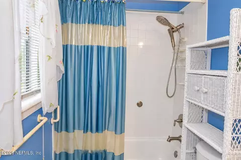 Bath - 199 Main St, Atlantic Beach, FL 32233 photo 3 of 4