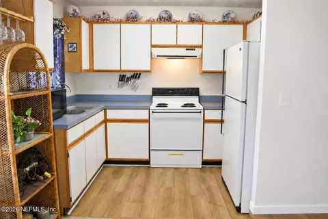 Kitchen - 199 Main St, Atlantic Beach, FL 32233 photo 1 of 2