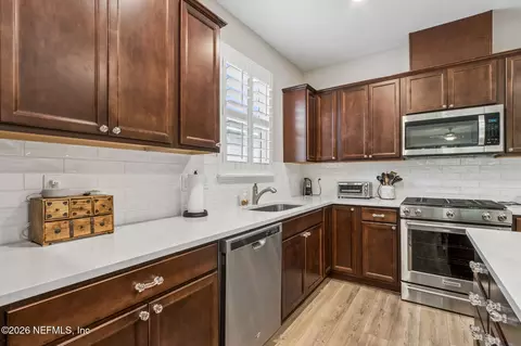 Kitchen - 530 Continuum Loop, Yulee, FL 32097 photo 2 of 8