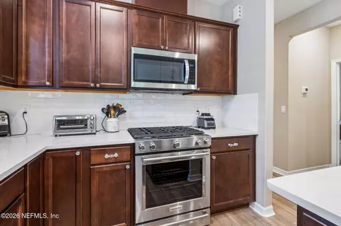 Kitchen - 530 Continuum Loop, Yulee, FL 32097 photo 8 of 8