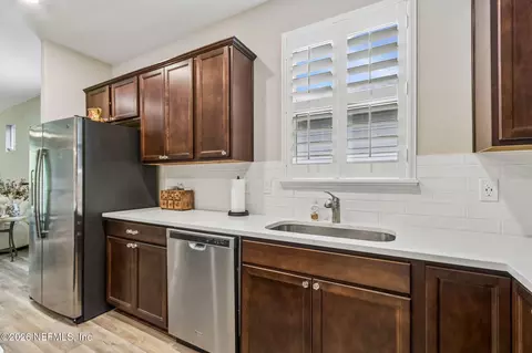 Kitchen - 530 Continuum Loop, Yulee, FL 32097 photo 6 of 8