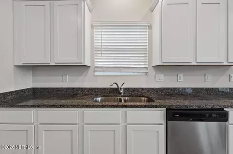 Kitchen - 86830 Iron Rail Ct, Yulee, FL 32097 photo 9 of 11
