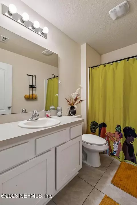 Bath - 86830 Iron Rail Ct, Yulee, FL 32097 photo 4 of 6