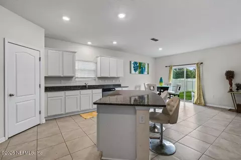 Kitchen - 86830 Iron Rail Ct, Yulee, FL 32097 photo 5 of 11