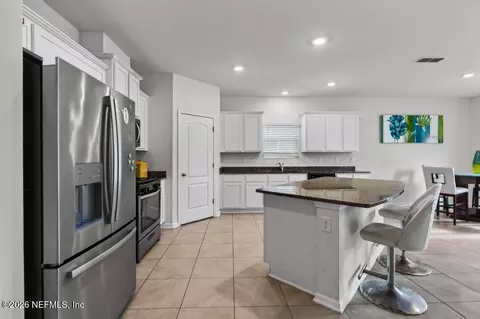 Kitchen - 86830 Iron Rail Ct, Yulee, FL 32097 photo 4 of 11
