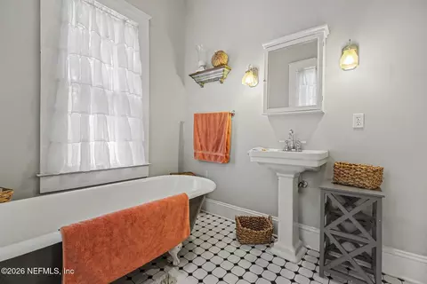 Bath - 320 E 9th St, Jacksonville, FL 32206 photo 2 of 3