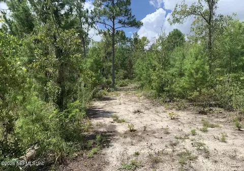 403 Lily Trl, Interlachen, FL 32148 photo 3