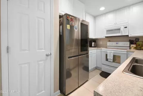 Kitchen - 28 Islander Ct, Saint Augustine, FL 32080 photo 2 of 3