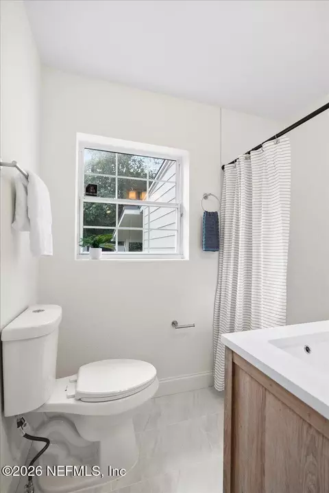 Bath - 3701 Copper Cir E, Jacksonville, FL 32207 photo 2 of 3