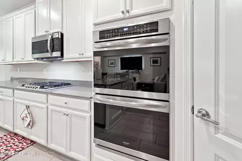 Kitchen - 559 Glorieta Dr, Saint Augustine, FL 32095 photo 3 of 3