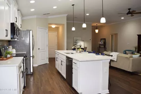 Kitchen - 2277 Eagle Perch Pl, Fleming Island, FL 32003 photo 3 of 4