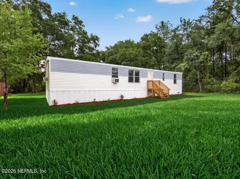 204 Milton Ave, Interlachen, FL 32148 photo 2