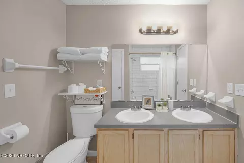 Bath - 905 Gavagan Rd, Jacksonville, FL 32233 photo 1 of 9