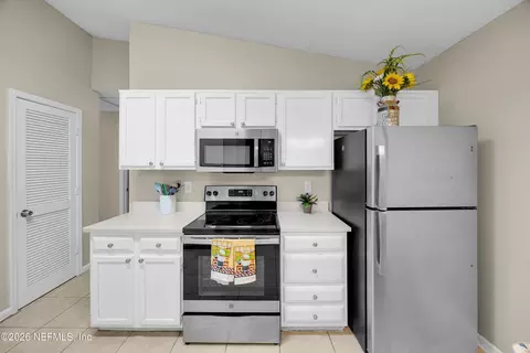 Kitchen - 905 Gavagan Rd, Jacksonville, FL 32233 photo 1 of 6