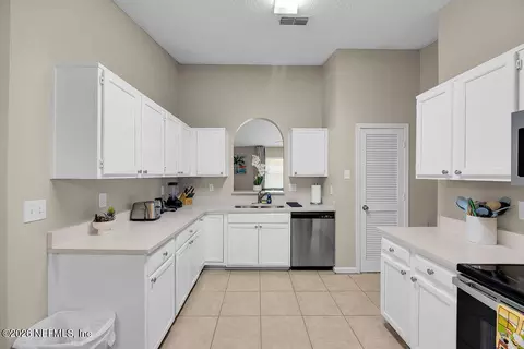 Kitchen - 905 Gavagan Rd, Jacksonville, FL 32233 photo 5 of 6