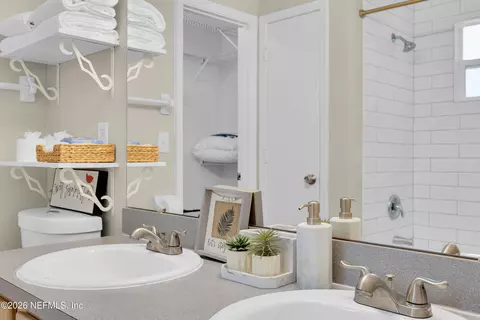 Bath - 905 Gavagan Rd, Jacksonville, FL 32233 photo 2 of 9