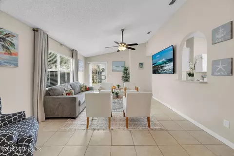 Living - 905 Gavagan Rd, Jacksonville, FL 32233 photo 3 of 4