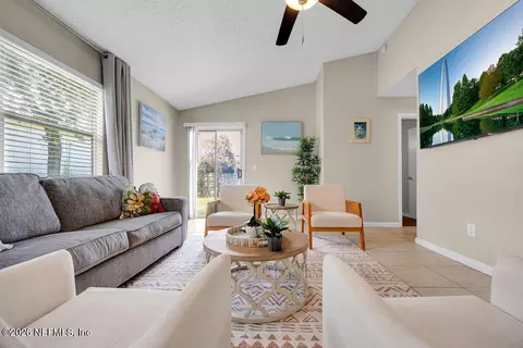 Living - 905 Gavagan Rd, Jacksonville, FL 32233 photo 2 of 4